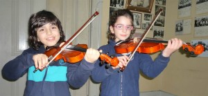 _Classe de violino - alunas Alexandra e Rita1 (1)