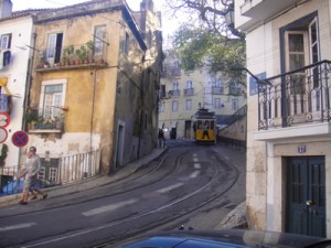 Rua-do-Salvador-Alfama-Lisbon1